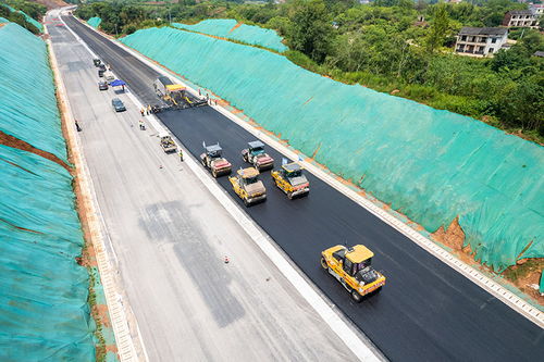 湖南衡永高速路面工程瀝青攤鋪全面展開
